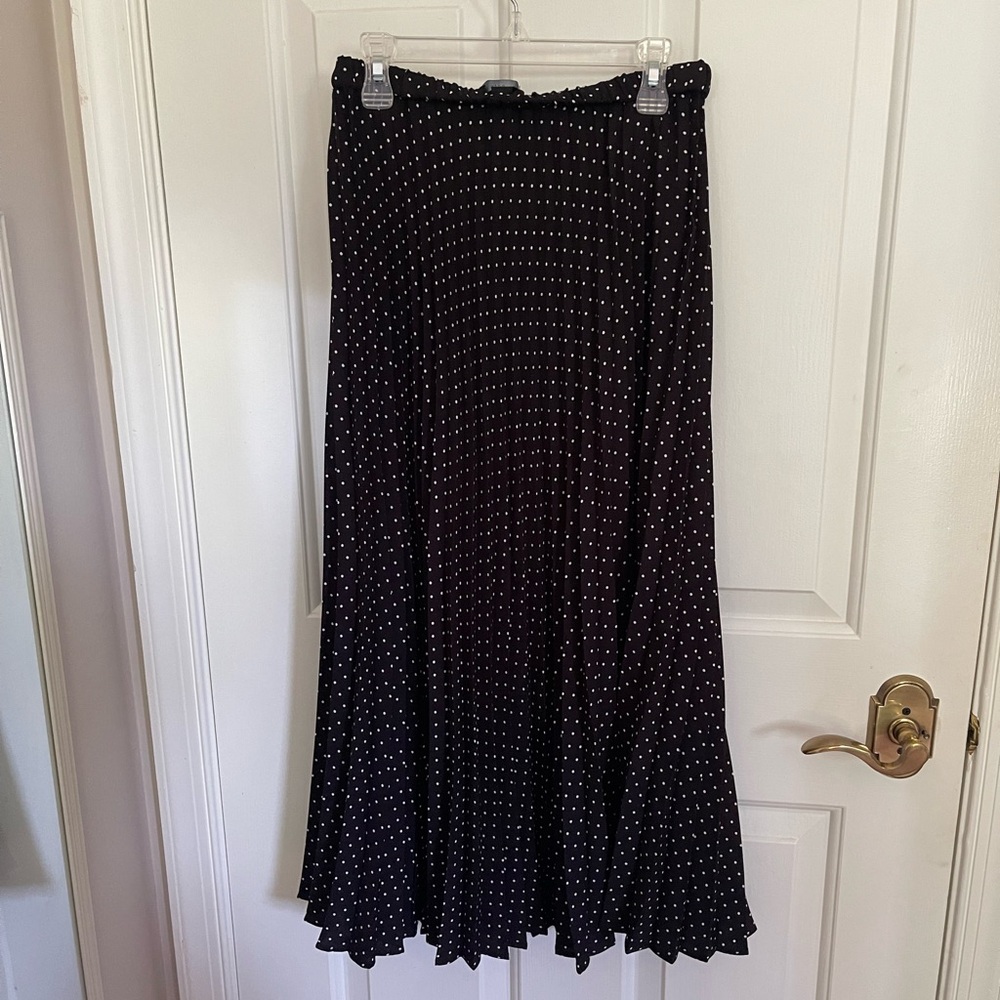 Black Pleated Midi Skirt - Picture 2 of 3